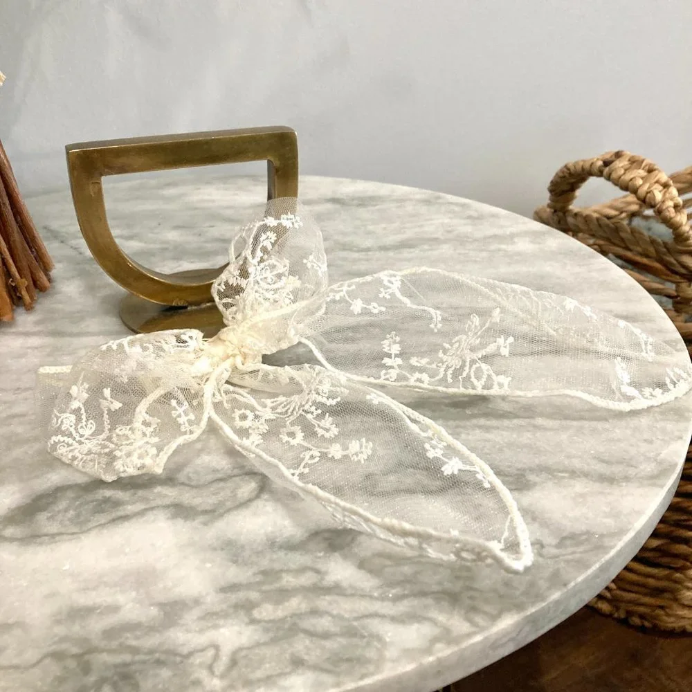 White Lace Bow Floral Embroidery Hair Clip - Picture 5 of 7